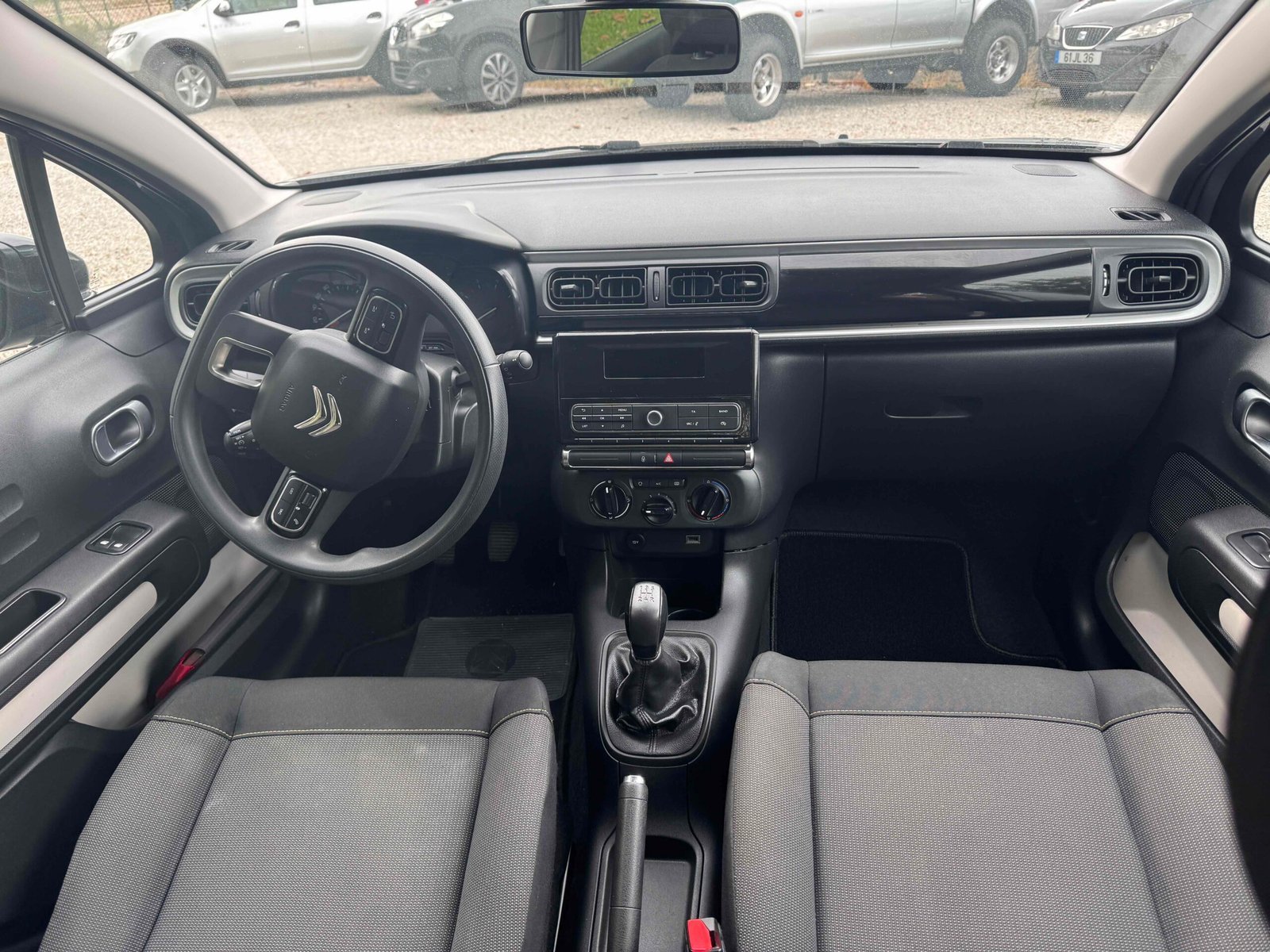 
								Citroen C3 1.2i Feel full									